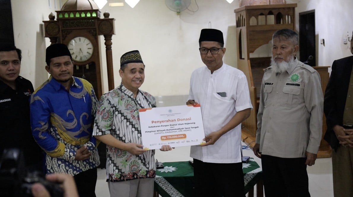 Bantuan Pasca Kebakaran Ponpes Darul Ulum Cilacap Oleh Lazismu & Muhammadiyah Jateng