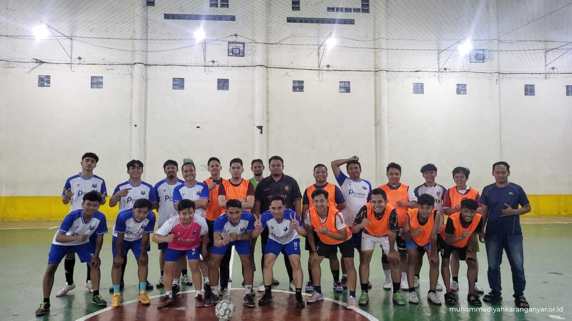 Perkuat Sinergi, PCPM Karanganyar dan Disparpora Gelar Laga Futsal Persahabatan Seri Ke-7
