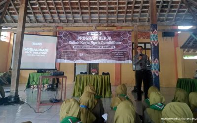 Cegah Bahaya Bullying, Mahasiswa UMS Edukasi Siswa SMP Muhammadiyah 2 Karanganyar tentang Sekolah Ramah Anak