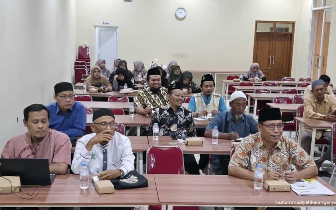 Kukuhkan Ideologi Kader, PCM Kebakkramat Bedah 6 Identitas Masyarakat Islam di MTC Sapen