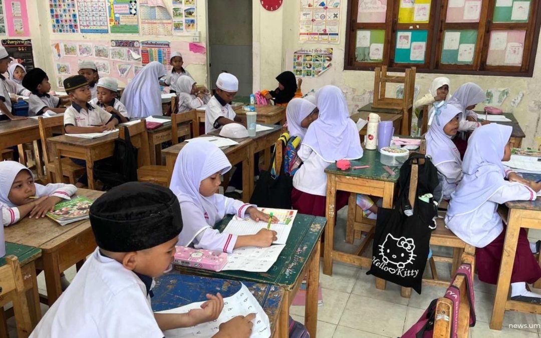 Mahasiswa UMS Terapkan Metode Pembelajaran Fonetik Saat Mengajar di Thailand