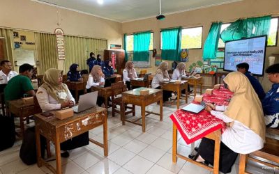 Dorong Pembelajaran Inovatif, Mahasiswa KKN FKIP UMS Kenalkan Teknologi AR ke Guru SD