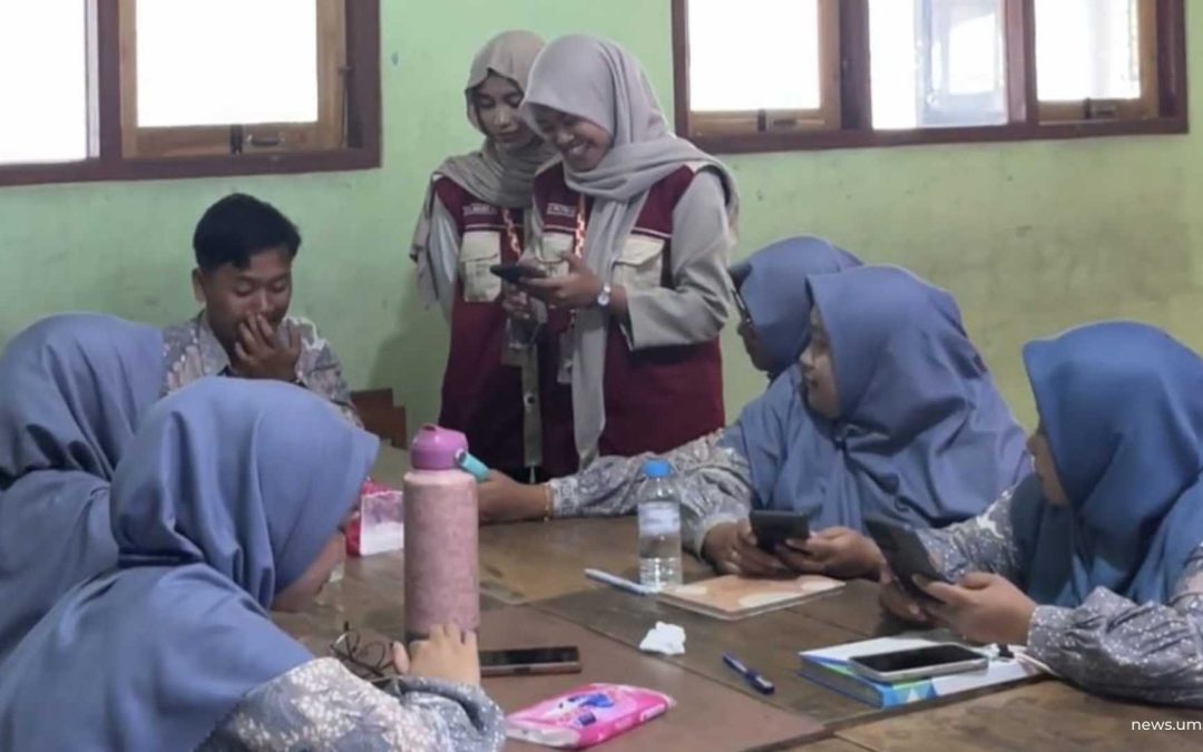 Mahasiswa KKN-Dik UMS Latih Siswa SD Muhammadiyah Jatiyoso Kelola Konten TikTok Lewat Canva