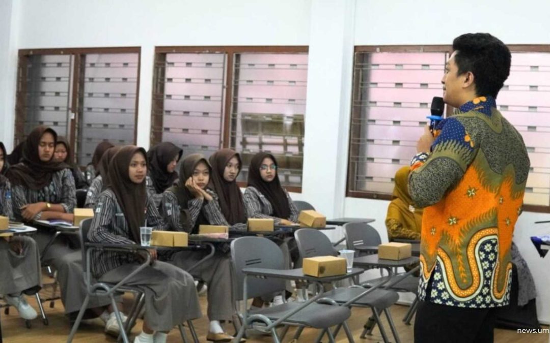 Gali Potensi Dunia Teknik, 100 Siswa SMK Nusawungu Cilacap Sambangi Kampus UMS