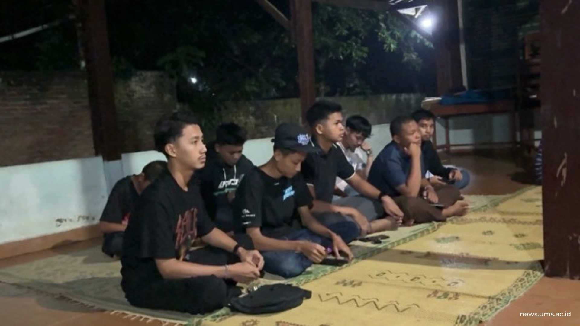 news.ums_.ac_.id-Mahasiswa-KKN-Dik-FKIP-UMS-Fasilitasi-Sharing-Session-Keorganisasian-dan-Keuangan-Karang-Taruna