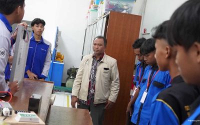 Perkuat Literasi Pendidikan Tinggi, SMK Ar-Rahmah Jepara Sambangi Teknik Elektro UMS