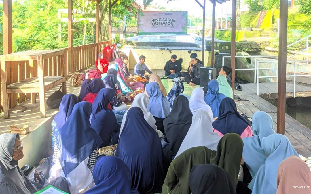 Inovasi Dakwah, Mahasantri UMS Ajak Jemaah Masjid Munajat Ngaji Outdoor di Umbul Siblarak
