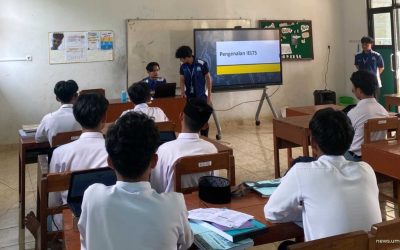 Mahasiswa KKN-Dik FKIP UMS Kenalkan IELTS di SMA Muhammadiyah 1 Wonogiri