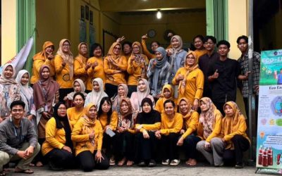 Mahasiswa UMS Edukasi Warga Wonogiri Olah Sampah Jadi Pembersih Alami