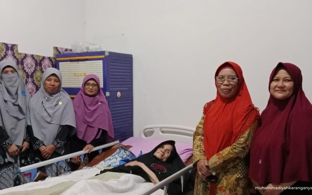 Rawat Sanubari Perjuangan, PCA Gondangrejo Sambangi Sesepuh Aisyiyah