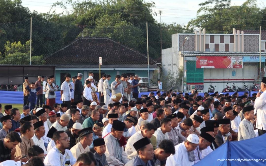 Ribuan Jamaah Padati Lapangan Krido Martani, Sholat Idulfitri PRM se-Desa Botok Berlangsung Khidmat