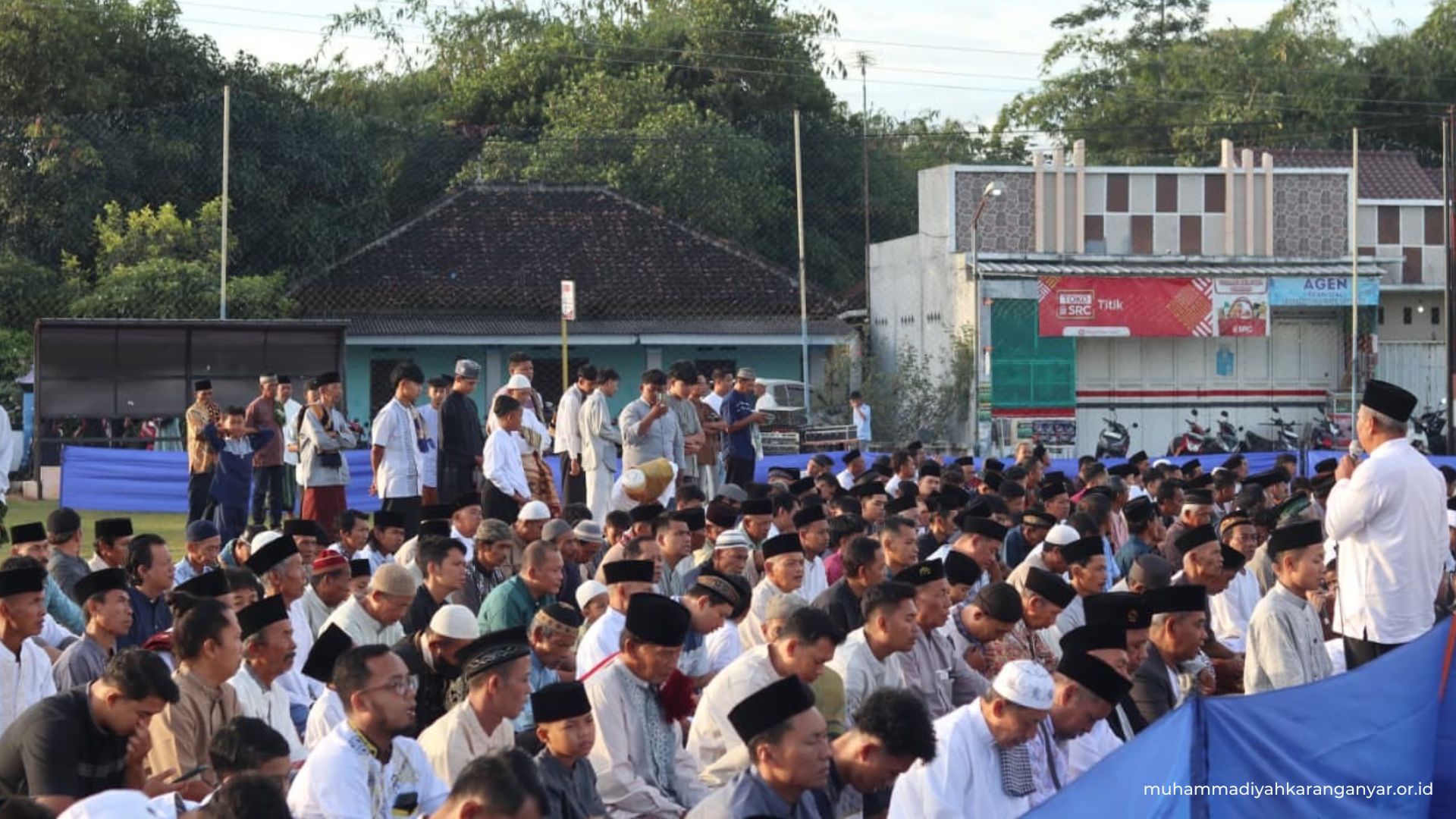 news pdm karanganyar – Ribuan Umat Muslim Padati Halaman DPRD Karanganyar, Ustaz Abdul Muid Ingatkan Bahaya Keserakahan di Momen Idulfitri 1447 H