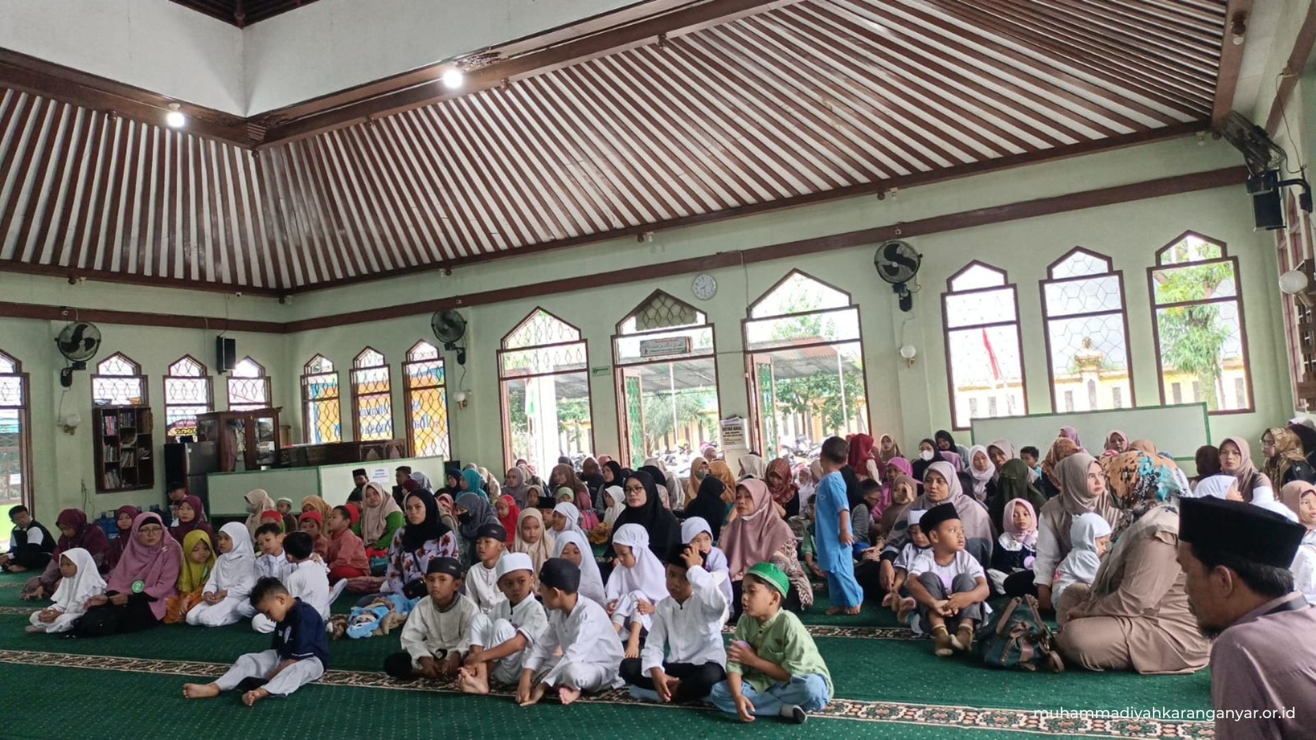 news pdm karanganyar – Semarak Ramadan Ceria IGABA Jaten_ Ratusan Siswa TK Aisyiyah Adu Bakat di Masjid Fatimah (8)