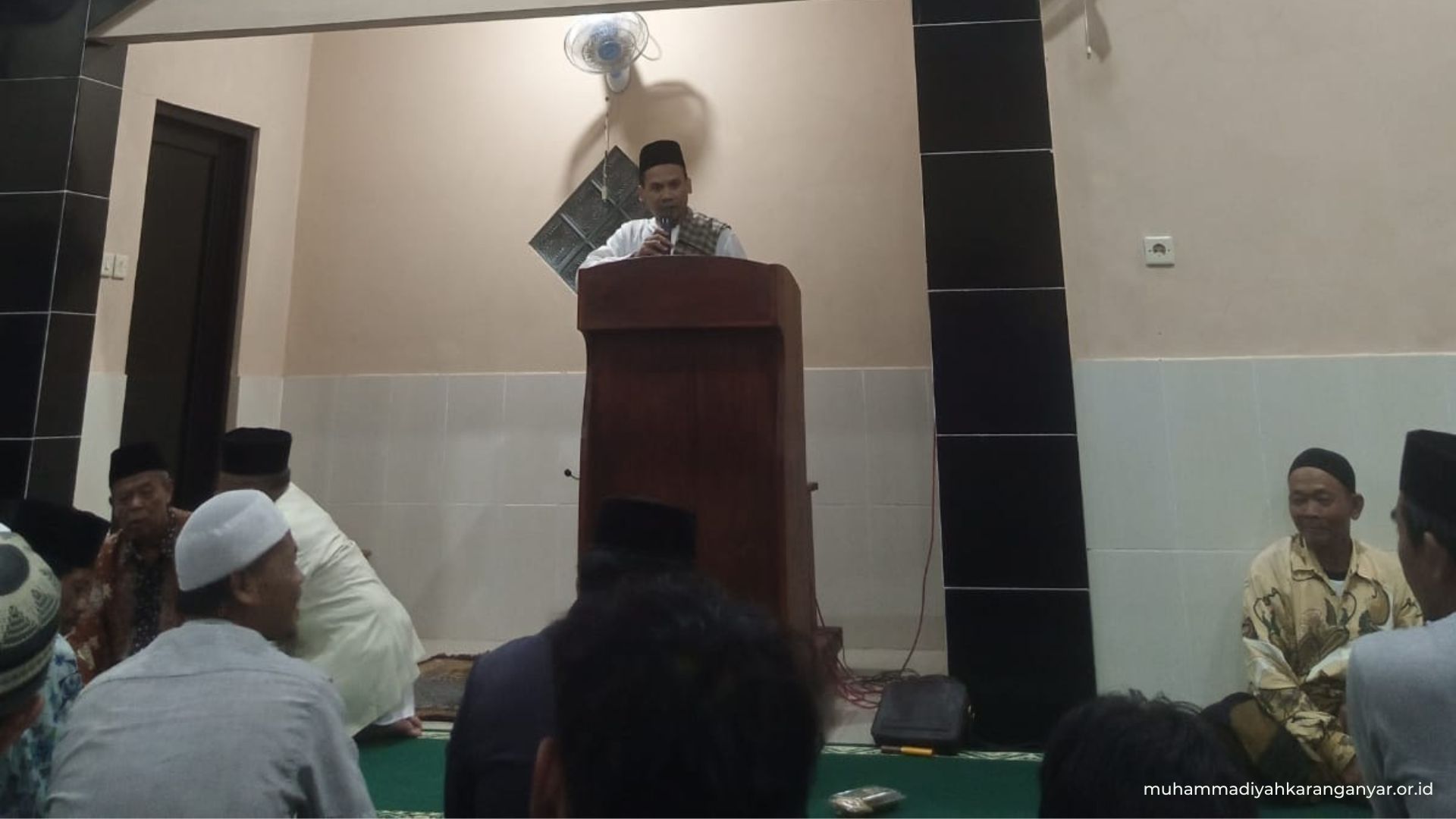 news pdm karanganyar – Spiritualitas dan Kepedulian_ Tarling PCM Kerjo di Tamansari Diwarnai Salat Gerhana dan Tasaruf LazisMu (2)