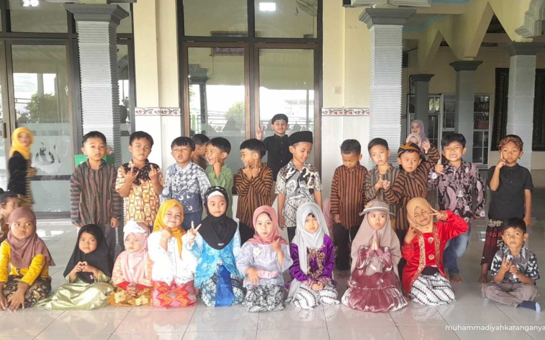 Semarak Hari Kartini di TK Aisyiyah Karangpandan: Perkuat Silaturahmi Lewat Kebaya dan Tumpeng