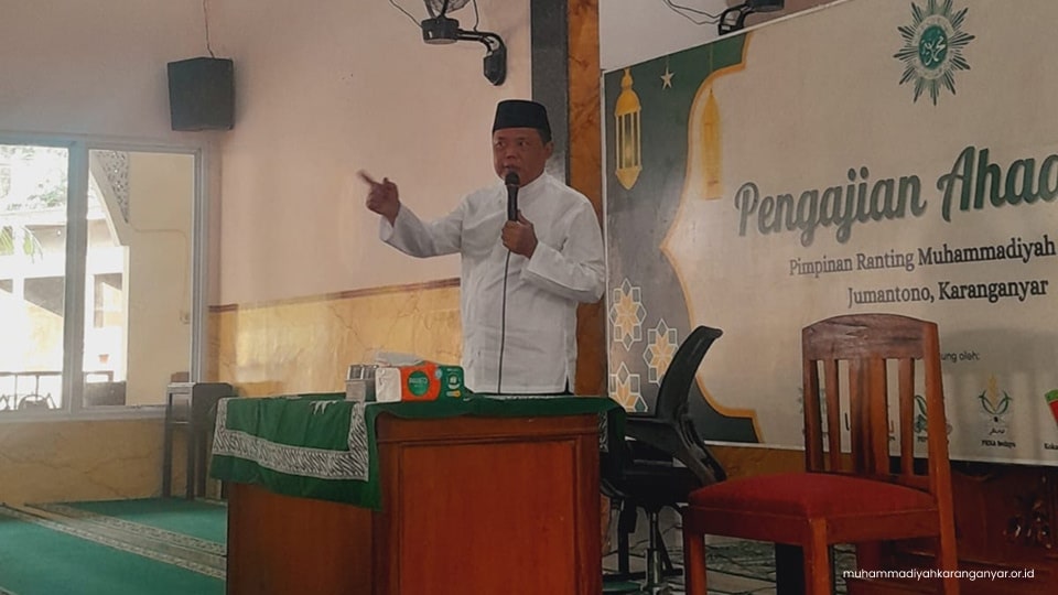 Berapi-api dan Menghibur, Tausiyah Juliyatmono Hidupkan Kajian Ahad Pagi PRM Sedayu