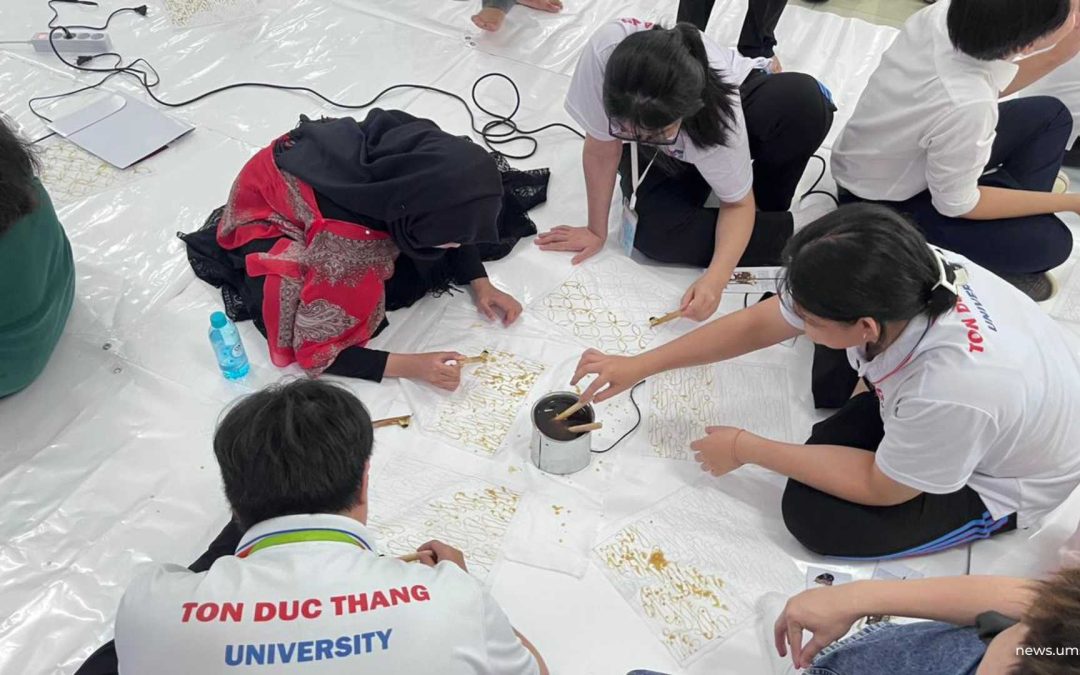 Internasionalisasi Kampus: UMS Sukses Edukasi Hukum dan Budaya Batik di Vietnam