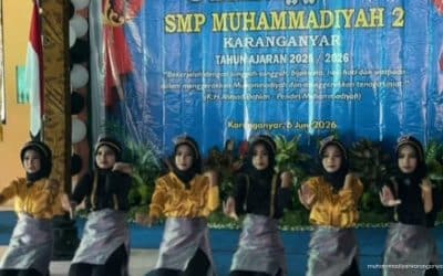 Kelulusan Siswa SMP Muhammadiyah 2 Karanganyar Diwarnai Seni Jawa