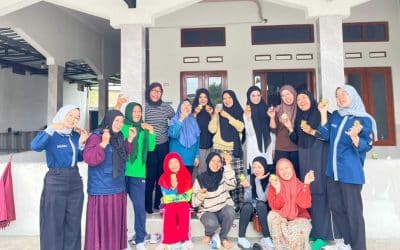 Inovasi Bank Sampah Perumahan Babussalam: UMS Latih Warga Olah Jelantah Jadi Lilin