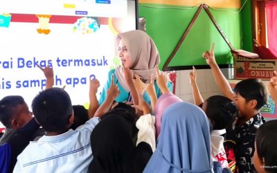 Lewat Game ‘Trash Go’, Mahasiswa UMS Ajarkan PHBS dan Pilah Sampah di TK Aisyiyah