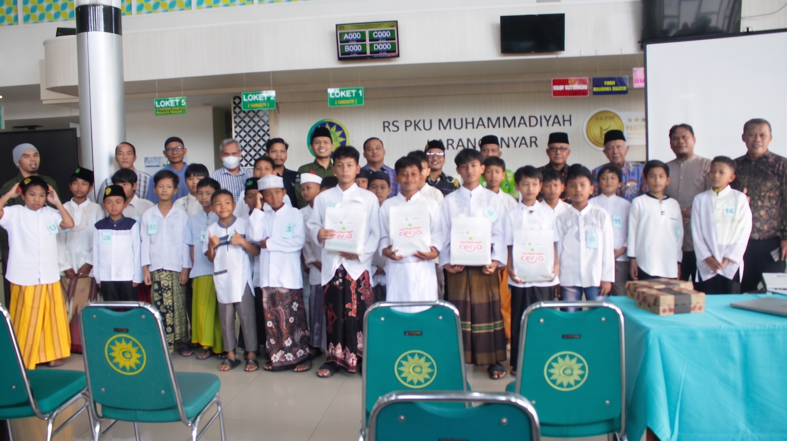 40 peserta khitan massal masjid besar al mukarromah