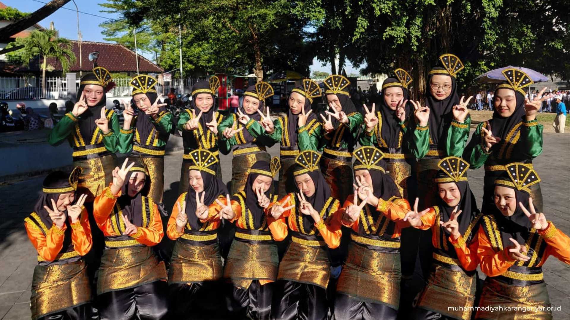Pukau 5.000 Peserta, Santriwati Darul Arqom Tampilkan Tari Saman di Pembukaan Musywil IPM Jateng (2)