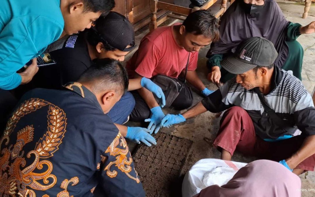 Pemberdayaan Inklusif, Tim UMS Latih Penyandang Disabilitas Praktik Vermikompos di Boyolali