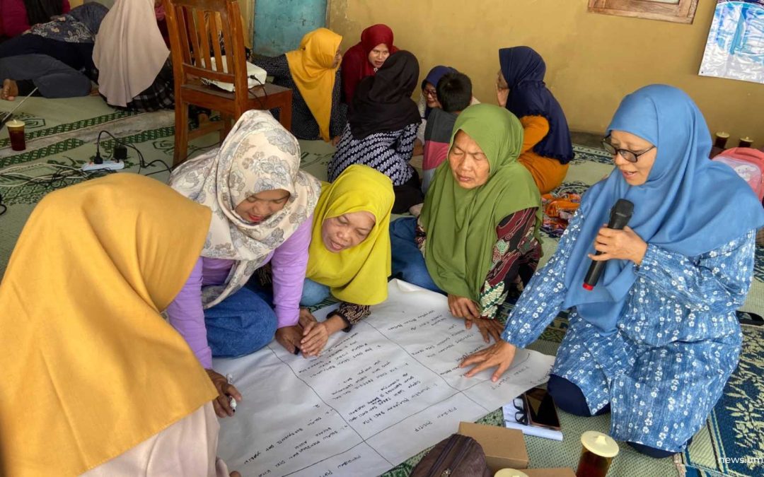 Tekan Stres Rumah Tangga, UMS Latih Ibu-Ibu Wonogiri Jurnal Kebersyukuran dan Relaksasi