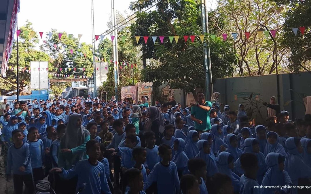 Tutup MPLS 2026/2027, SD Muhammadiyah Kriyan Bagikan Bibit Tanaman ke Warga Jepara