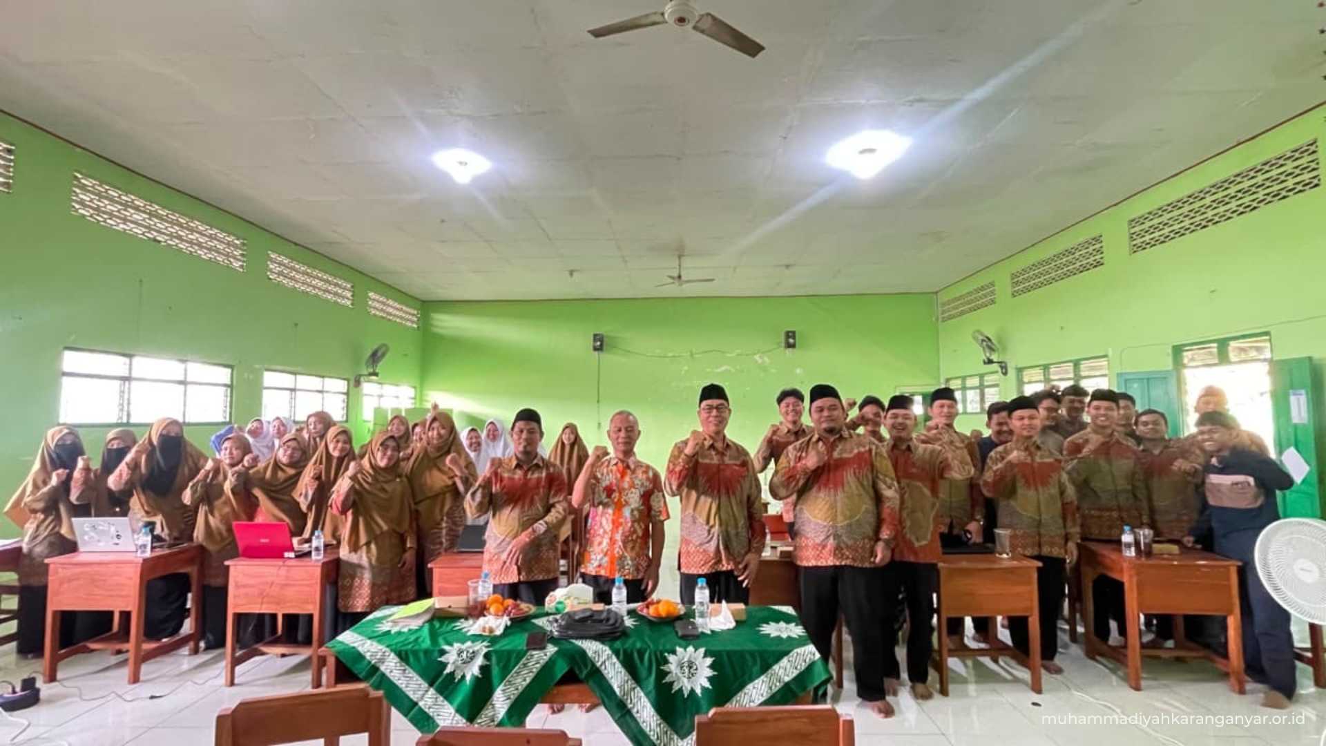 news pdm karanganyar – Workshop Penguatan Asatidzah Pondok Pesantren Darul Arqom Karanganyar untuk Memperkuat Kompetensi Guru dalam Menyusun Perangkat Pembelajaran