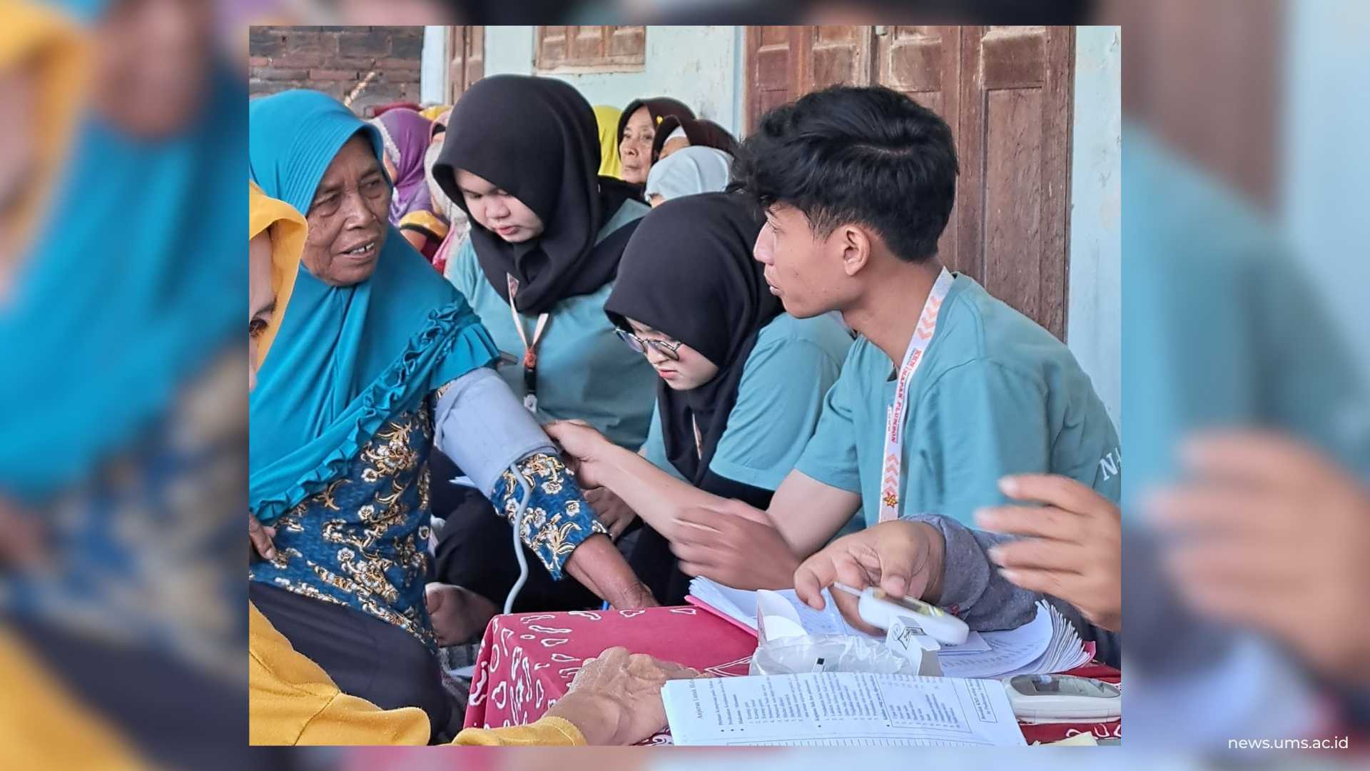 news.ums_.ac_.id-KKN-IPE-FIK-UMS-Hadirkan-Games-Lampu-Sehat-Lansia-Edukasi-Hipertensi-dan-Diabetes-Jadi-Lebih-Menyenangkan-3