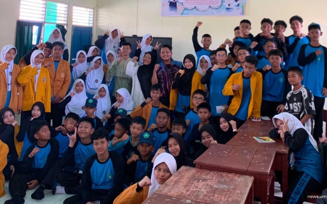 Inspirasi Dari Alumni: Mahasiswa UMS Dorong Siswa SMP Muhammadiyah Kotabaru Meraih Mimpi
