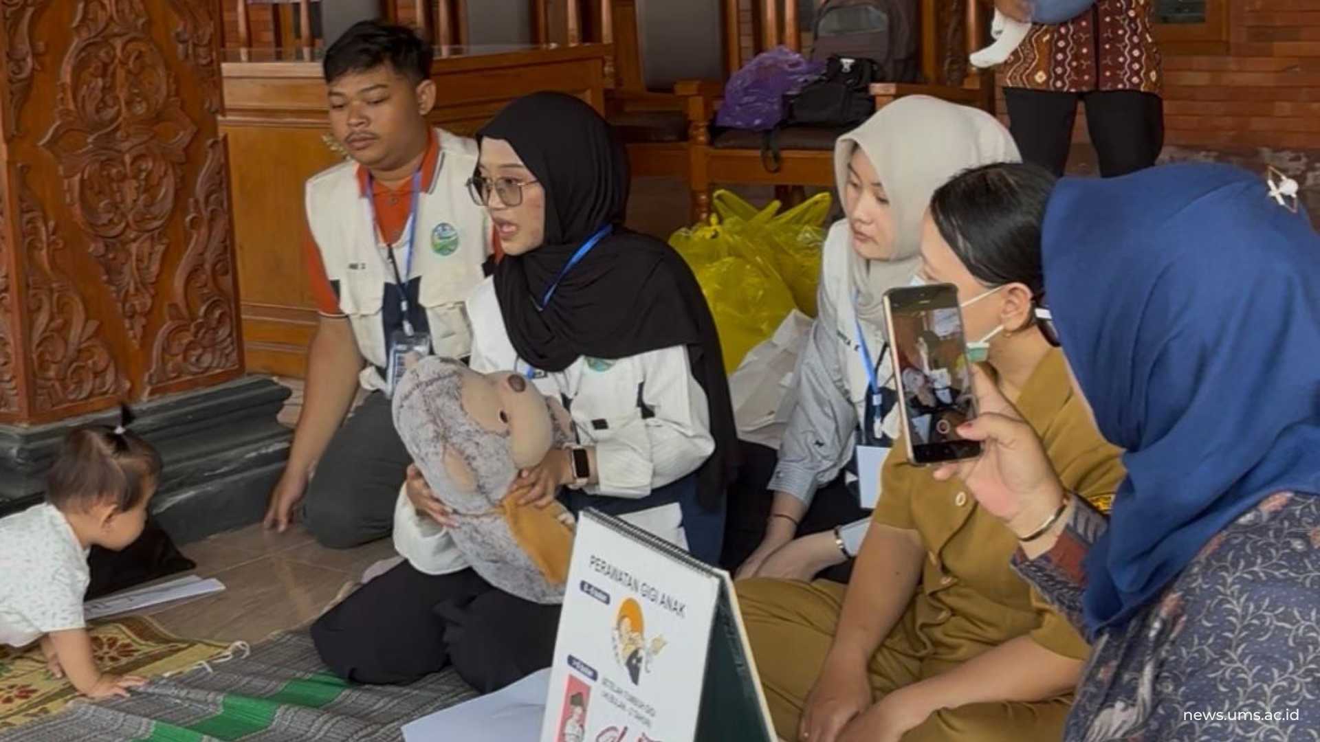 news.ums_.ac_.id-Mahasiswa-KKN-UMS-Bekali-Keterampilan-Pertolongan-Pertama-Anak-Tersedak