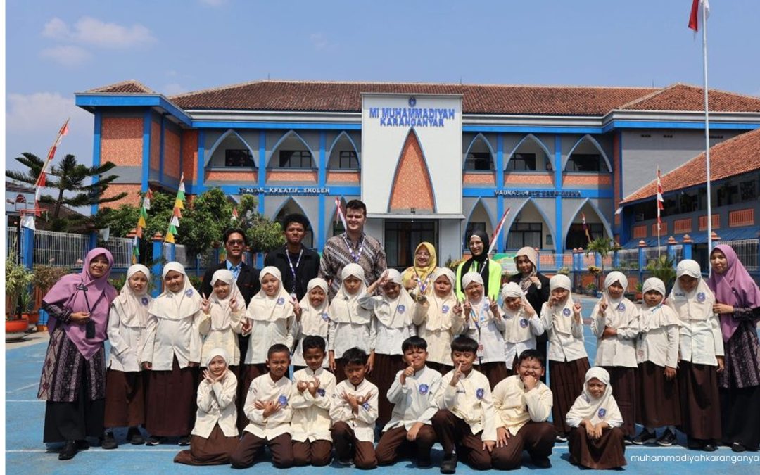 MI Muhammadiyah Karanganyar Hadirkan Native Speaker Belanda dan Mesir dalam Program ICP