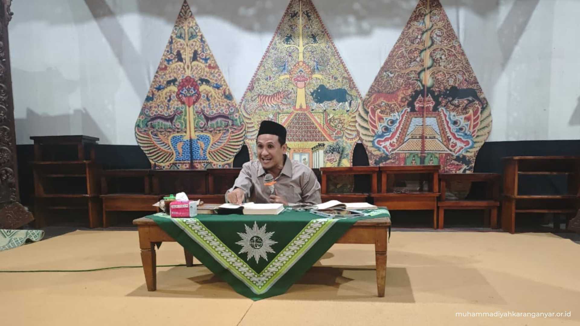 news pdm karanganyar – Kajian Malam Selasa, Ustadz Irhamuddin Tekankan Pentingnya Kesungguhan dalam Menuntut Ilmu