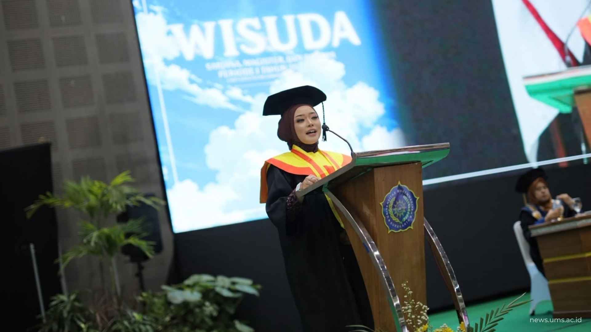 Melshanda Intan Monica, Wisudawan Farmasi UMS yang Serukan Keberanian Perempuan untuk Memimpin