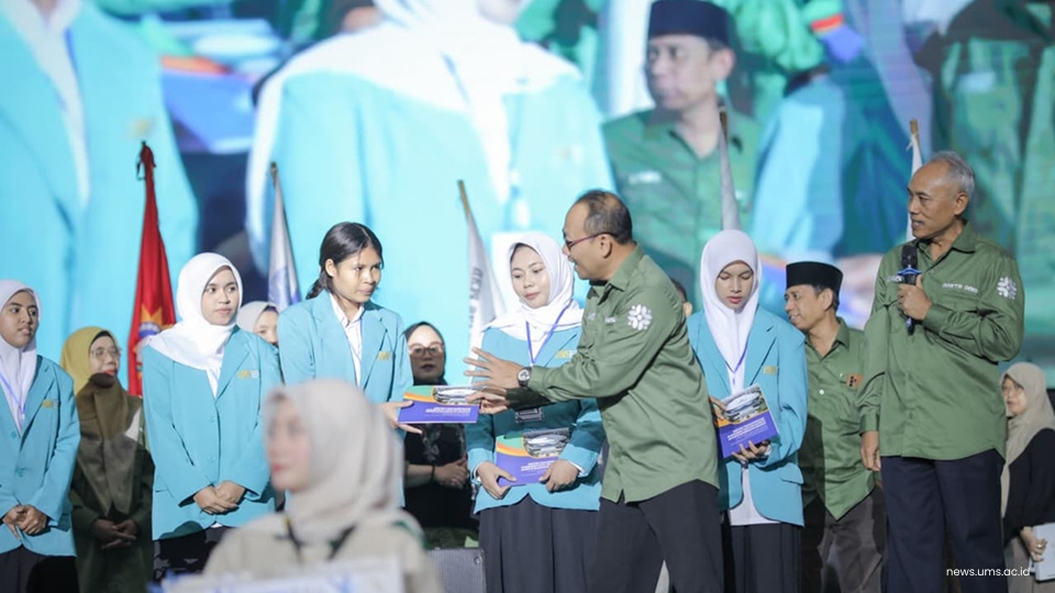 UMS Salurkan Bantuan Mahasiswa Asal NTT dan Galang Dana Gempa di Ekspo UKM 2026