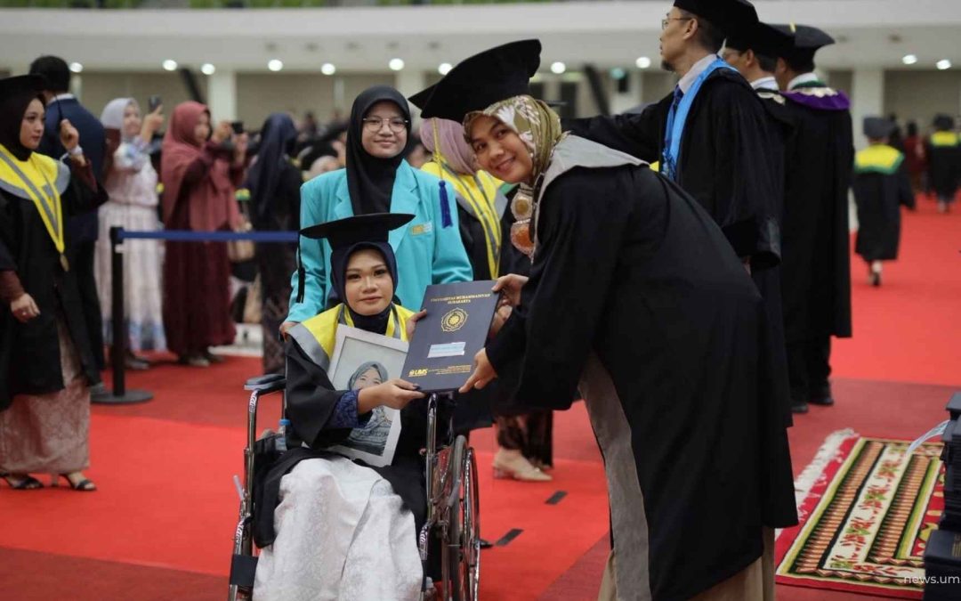 Wisuda UMS 2026: Kisah Ketabahan Marcela Hadiri Prosesi Usai Kecelakaan dan Duka Ibu
