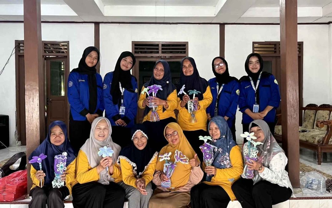 Dorong Smart Village, Tim PPO LEPMA FEB UMS Revitalisasi Bank Sampah dan Limbah Perca di Laweyan
