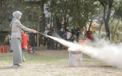 Tingkatkan Kesiapsiagaan Kebakaran, DASP UMS Gelar Pelatihan APAR Bagi Satgas K3L dan Satpam