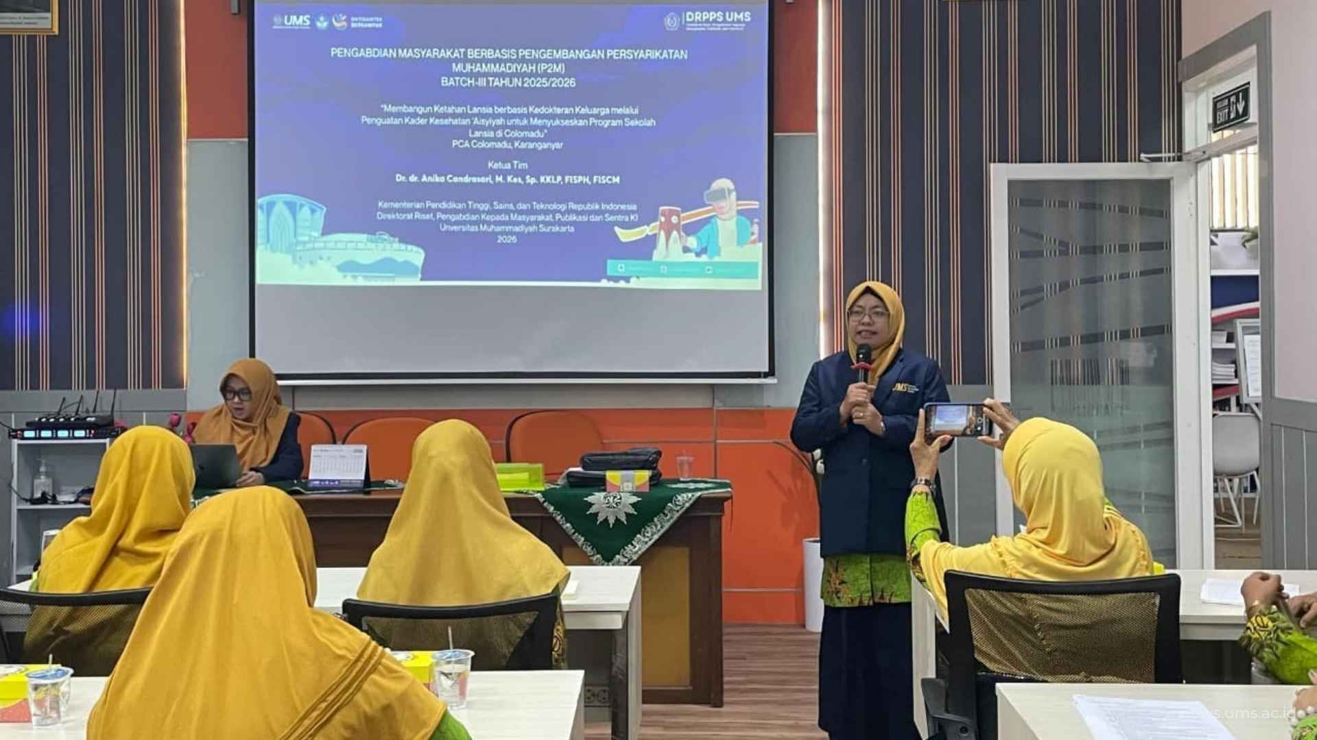 Dukung Pendirian Sekolah Lansia ’Aisyiyah Colomadu, Dosen FK UMS Latih Kader Kesehatan Unggulan Pelatihan kader materi Pemahaman Fisiologi & Patofisiologi Lansia
