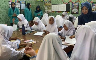 Edukasi Pemilahan Sampah, Tim UMS Ajak Siswa MI Muhammadiyah Gedongan Menuju Sekolah Adiwiyata