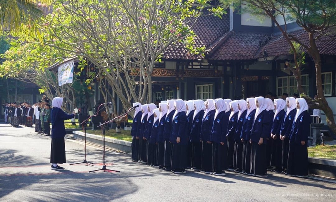 Paduan Suara Pondok Darul Arqom Meriahkan Upacara Hari Santri Kabupaten Karanganyar 2026