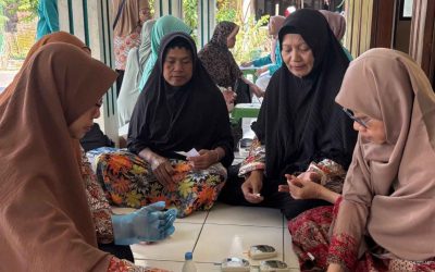 Cegah Penyakit Tidak Menular, UMS Gelar Skrining Kesehatan dan Edukasi Gizi untuk ‘Aisyiyah Kartasura
