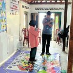 Galang sedang melakukan pemeriksaan tes keseimbangan (Fukuda)