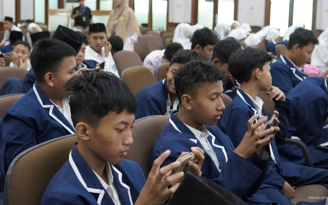 Latih Computational Thinking, 139 Siswa SMP Muhammadiyah 1 Simpon Ikuti Seminar Coding di UMS