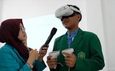 Dorong Literasi Digital, PTI UMS Kenalkan VR dan Simulasi Haji pada Siswa DIMSA Sragen