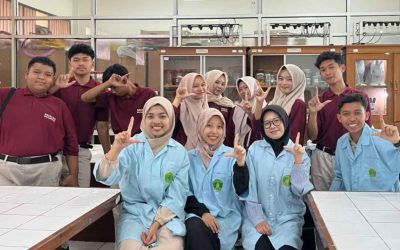 Siswa MA Muhammadiyah Limpung Ikuti Praktikum Biologi di UMS, Rasakan Bangku Perkuliahan