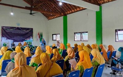 UMS Dampingi PCA Gatak Olah Minyak Jelantah Jadi Sabun Cair Pencuci Piring