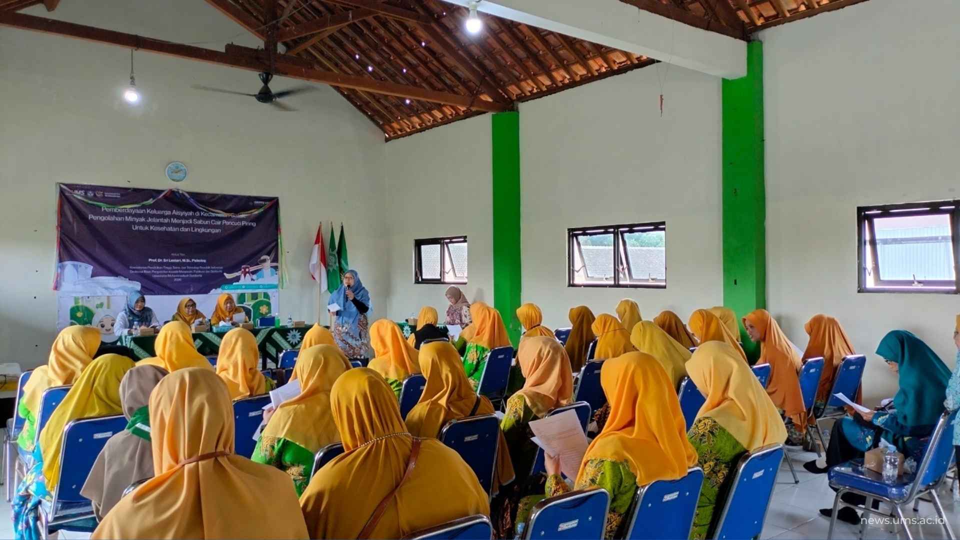 UMS Dampingi PCA Gatak Olah Minyak Jelantah Jadi Produk Bernilai Ekonomi